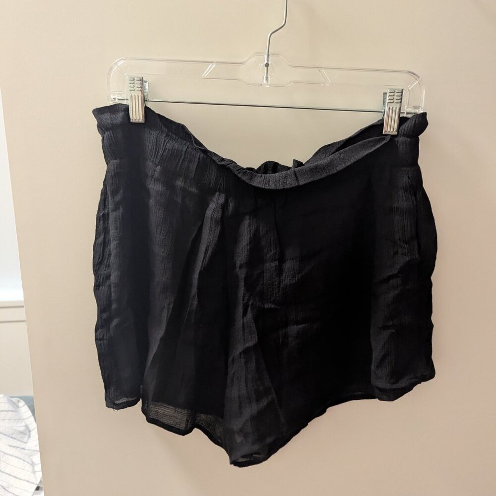 Shorts - Picture 2 of 3